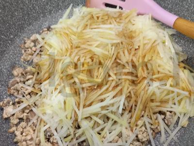 Korėjietiškos bulvių salotos "Kamdi Cha" Žingsnis 3
