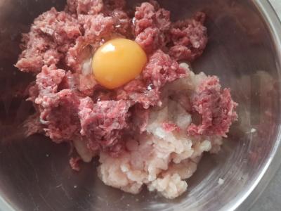 Prancūziško stiliaus mišrios maltos mėsos kotletai Žingsnis 4