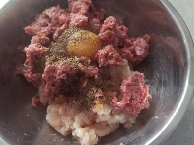 Prancūziško stiliaus mišrios maltos mėsos kotletai Žingsnis 5