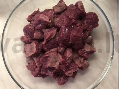 Elnienos kepsnys su pievagrybiais puoduose Žingsnis 1