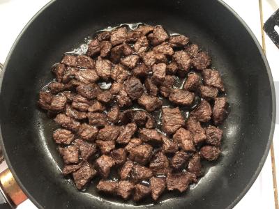 Elnienos kepsnys su pievagrybiais puoduose Žingsnis 6