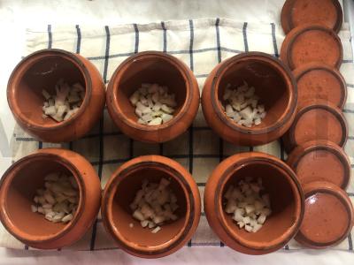 Elnienos kepsnys su pievagrybiais puoduose Žingsnis 10