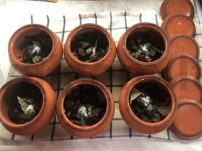 Elnienos kepsnys su pievagrybiais puoduose Žingsnis 14