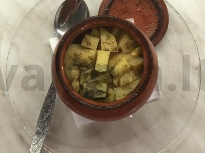 Elnienos kepsnys su pievagrybiais puoduose pagrindine nuotrauka