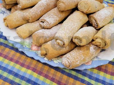Sausainių suktinukai su graikinių riešutų įdaru pagrindine nuotrauka
