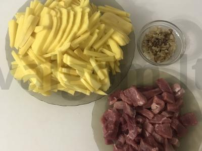 Bulvių ir mėsos pyragas Žingsnis 1