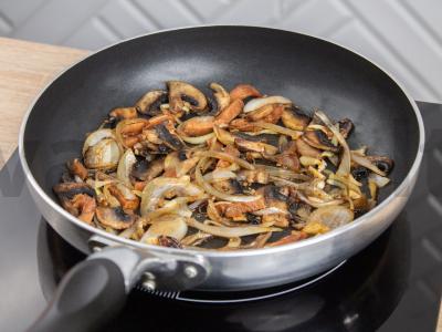 Soba su rūkyta vištienos krūtinėle ir grybais Žingsnis 3