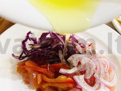 Vitaminų salotos "Raudonos" su daržovėmis Žingsnis 7