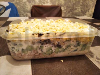 "Kalėdinės" salotos su vištiena ir grybais pagrindine nuotrauka