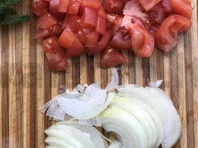 Omletas su pomidorais ir svogūnais Žingsnis 1