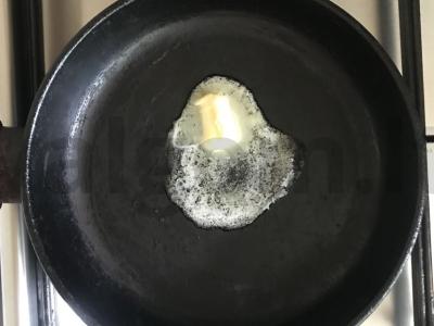 Omletas su pomidorais ir svogūnais Žingsnis 2