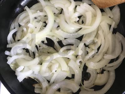 Omletas su pomidorais ir svogūnais Žingsnis 3