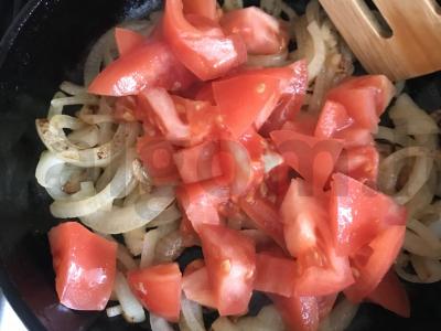 Omletas su pomidorais ir svogūnais Žingsnis 4