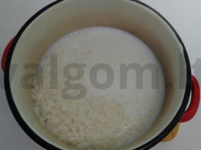 Ryžių pudingas su manų kruopomis ir sultenėmis Žingsnis 1