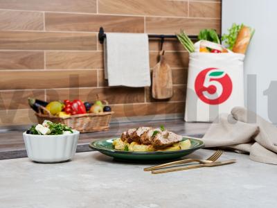 Kiaulienos nugarinės kepsnys su prieskoniais pagrindine nuotrauka