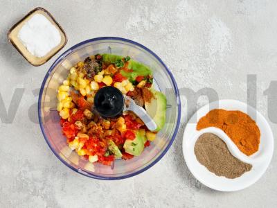 Gvakamolė su kukurūzais ir šviežiomis žolelėmis Žingsnis 3