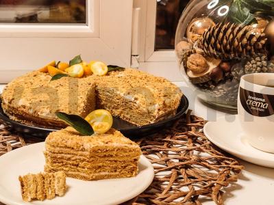 Medaus koldūnai su plombyro kremu pagrindine nuotrauka