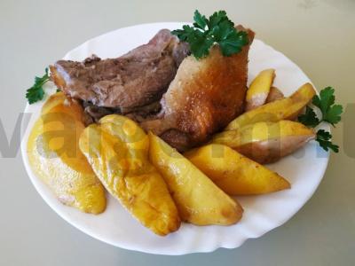 Gardi antis su svarainiais ir medumi pagrindine nuotrauka