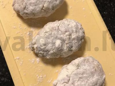 Menkės kotletai su žaliaisiais svogūnais Žingsnis 4