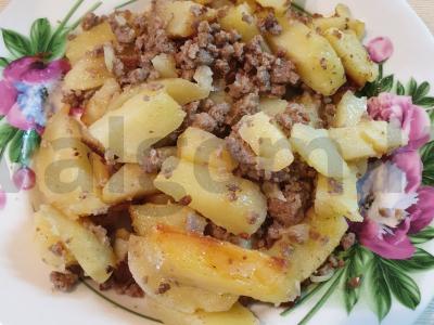 Bulvės su mėsa pagrindine nuotrauka