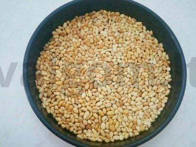Sodri žemės riešutų pasta su medumi Žingsnis 1