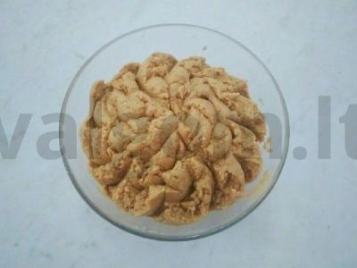 Sodri žemės riešutų pasta su medumi pagrindine nuotrauka