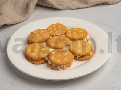 Pyrago salotos su krekeriais ir žuvies konservais Žingsnis 3