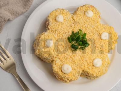 Pyrago salotos su krekeriais ir žuvies konservais Žingsnis 7