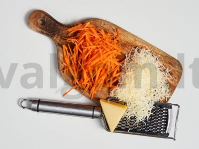 Salotos su vištiena ir šviežiomis morkomis Žingsnis 1