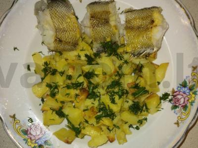 Macrurus, keptas su bulvėmis ir garstyčiomis pagrindine nuotrauka