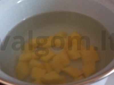 Kreminė sriuba su mėsos kukuliais Žingsnis 1