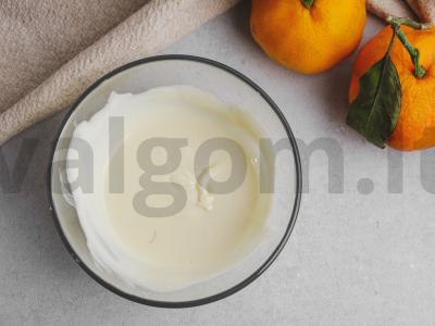 Baltuoju šokoladu padengtos mandarinų skiltelės Žingsnis 1