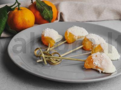 Baltuoju šokoladu padengtos mandarinų skiltelės Žingsnis 4