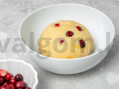 Naminiai sausainiai su spanguolėmis Žingsnis 1