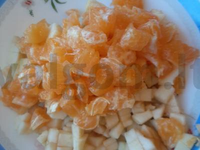 Vaisių salotos su mandarinais, obuoliais ir bananais Žingsnis 3