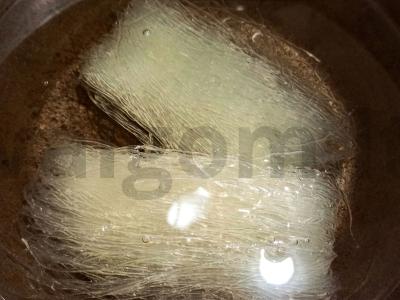 Funchose su daržovėmis padaže Žingsnis 1