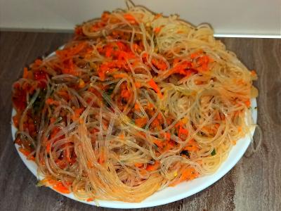 Funchose su daržovėmis padaže pagrindine nuotrauka