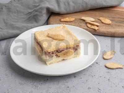 Žuvies salotos su žuvies krekeriais pagrindine nuotrauka