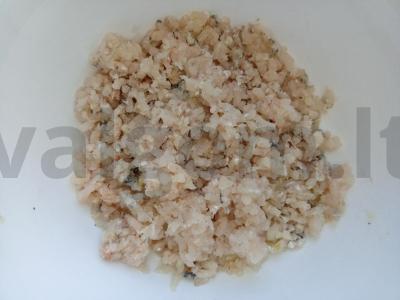 Švelnūs lydekų mėsos kukuliai pomidorų padaže Žingsnis 1