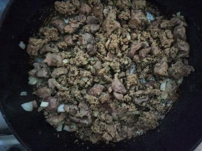 Veršienos kepenėlių paštetas, grybai ir kaštonai Žingsnis 1