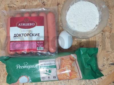 Apetitiškos dešrelės sluoksniuotos tešlos kepiniuose Žingsnis 1