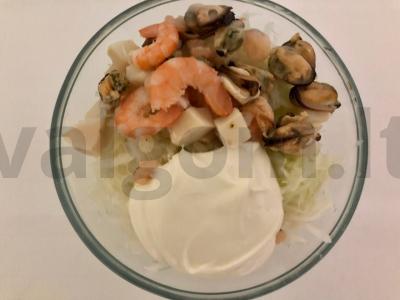 Kaliaropių salotos su jūros gėrybėmis Žingsnis 4