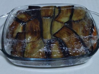 Paprastas baklažanų, saldžiųjų paprikų ir minkštosios bryndzos terinas Žingsnis 4