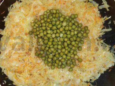 Aromatingi troškinti kopūstai su žirneliais Žingsnis 3