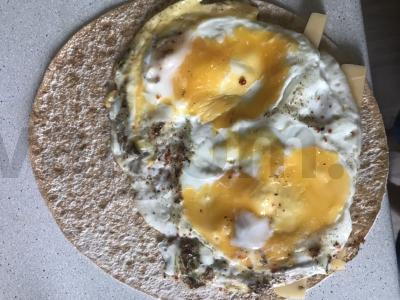 Lavšas su kiaušiniu ir sūriu - sotūs pusryčiai Žingsnis 2