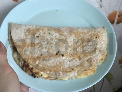 Lavšas su kiaušiniu ir sūriu - sotūs pusryčiai pagrindine nuotrauka