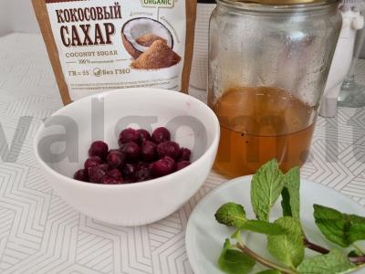 Neatsitiktinė vyšnių ir mėtų arbata Žingsnis 1