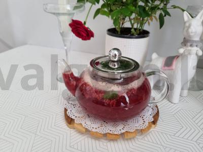 Neatsitiktinė vyšnių ir mėtų arbata pagrindine nuotrauka