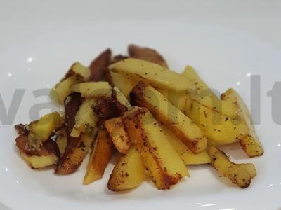 Keptos bulvės su Provanso žolelėmis pagrindine nuotrauka