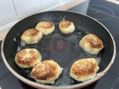 Kopūstų paplotėliai ant manų kruopų Žingsnis 2